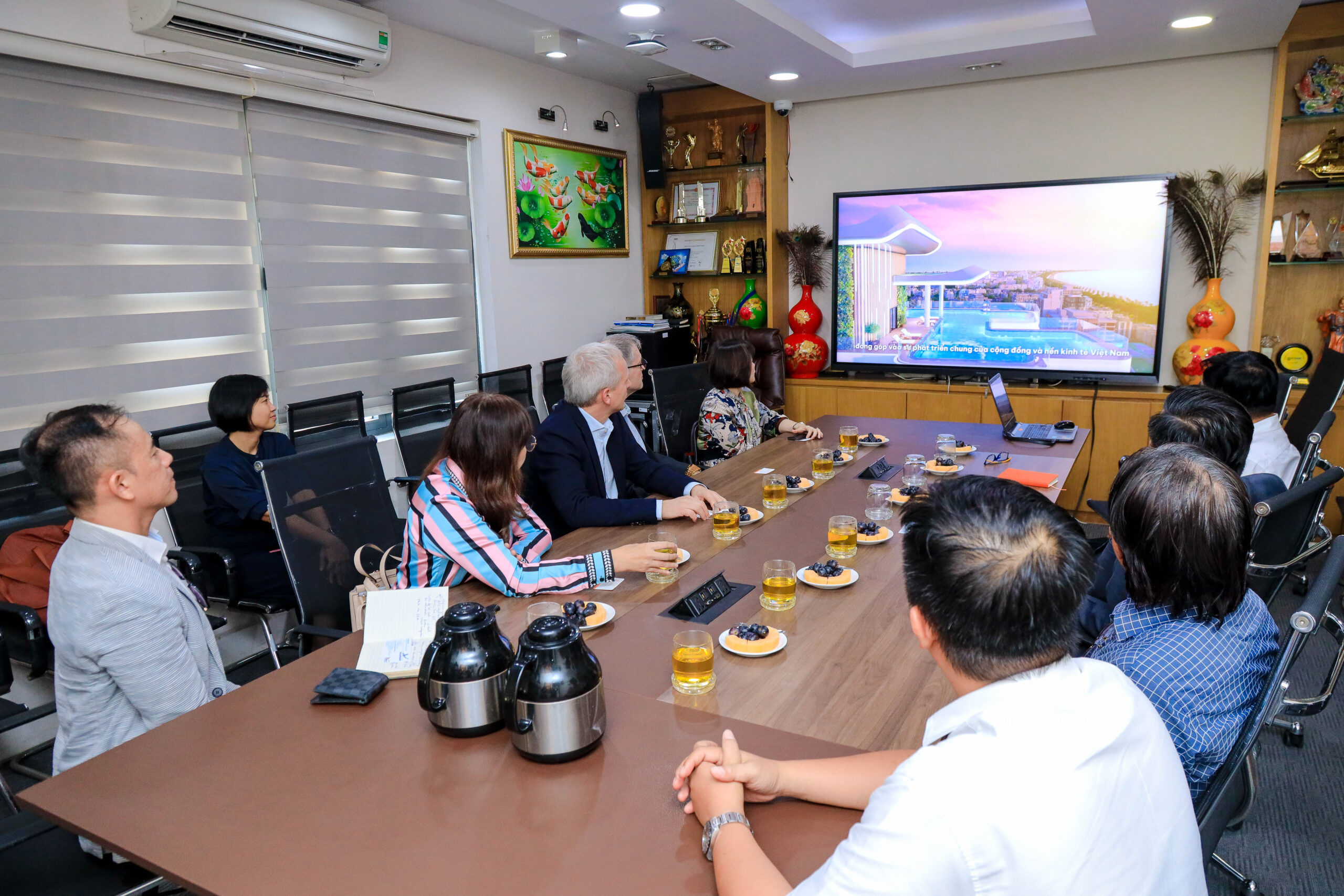 Lãnh đạo cấp cao Tập đoàn AkzoNobel toàn cầu đặc biệt ấn tượng với quy mô và tầm nhìn của Tập đoàn Hưng Thịnh đối với đại dự án ‘thành phố bán đảo” MerryLand Quy Nhơn